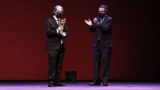 La Bienal entrega los diez premios Giraldillos y pone fin a la programación especial de flamenco de abril