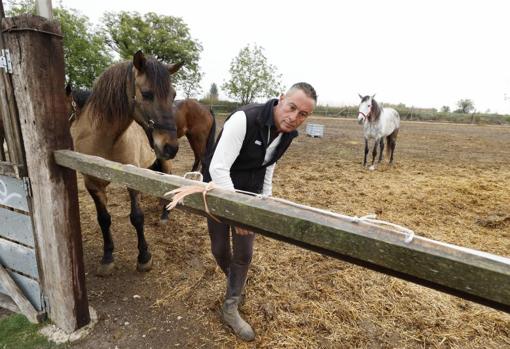 El picador Rafael Sauco ha montado un centro hípico