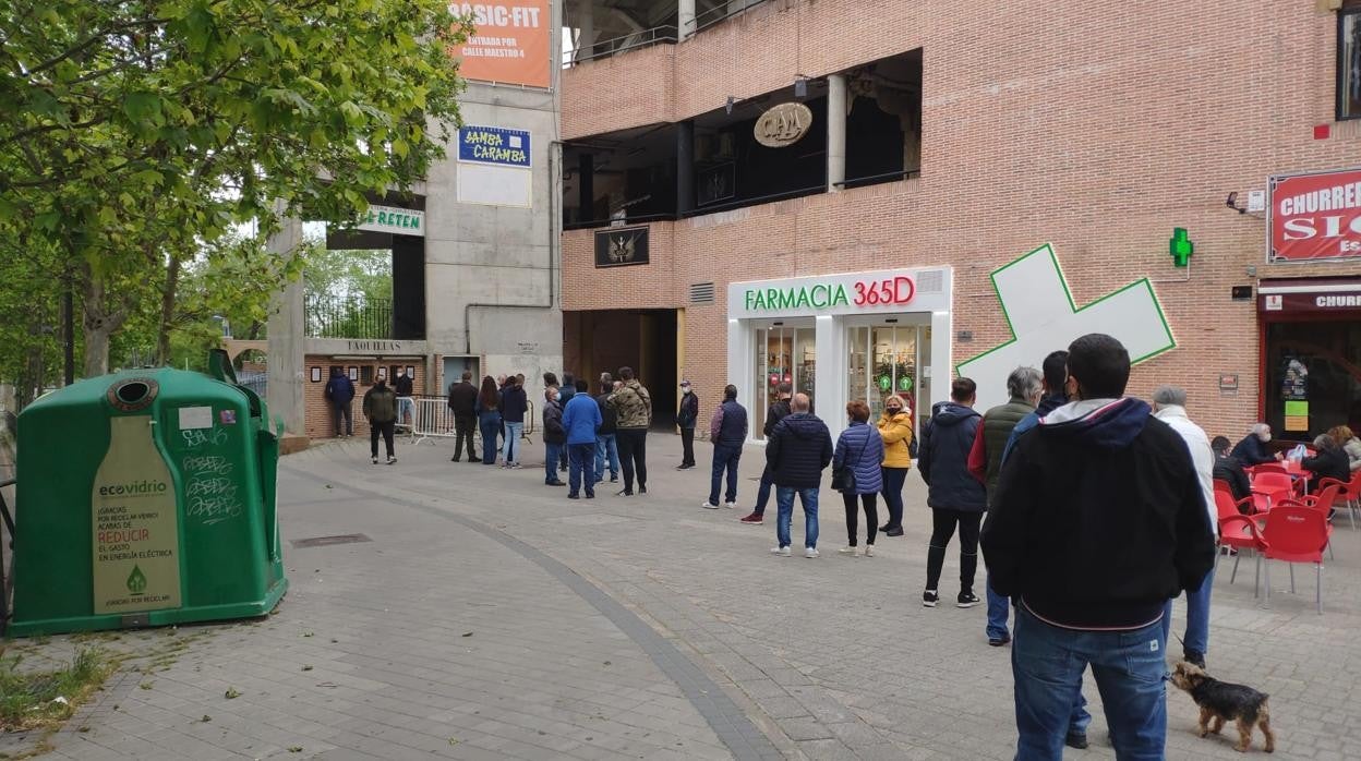 Colas en la Cubierta de Leganés