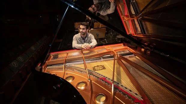 El sevillano Juan Pérez Floristán gana el prestigioso concurso Arthur Rubinstein de piano
