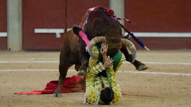 Cogida y triunfo de Emilio de Justo en la Feria de Leganés