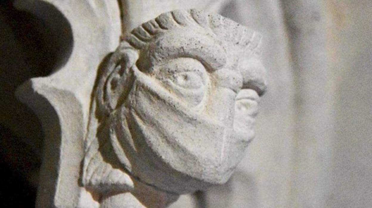 La nueva figura con mascarilla añadida al santuario medieval de la catedral de San Albano