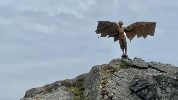 Las esculturas de Coderch y Malavia surcan el cielo de Suecia