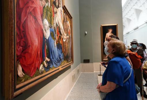 El 'Descendimiento' de Van der Weyden emocionó a los mayores de las residencias
