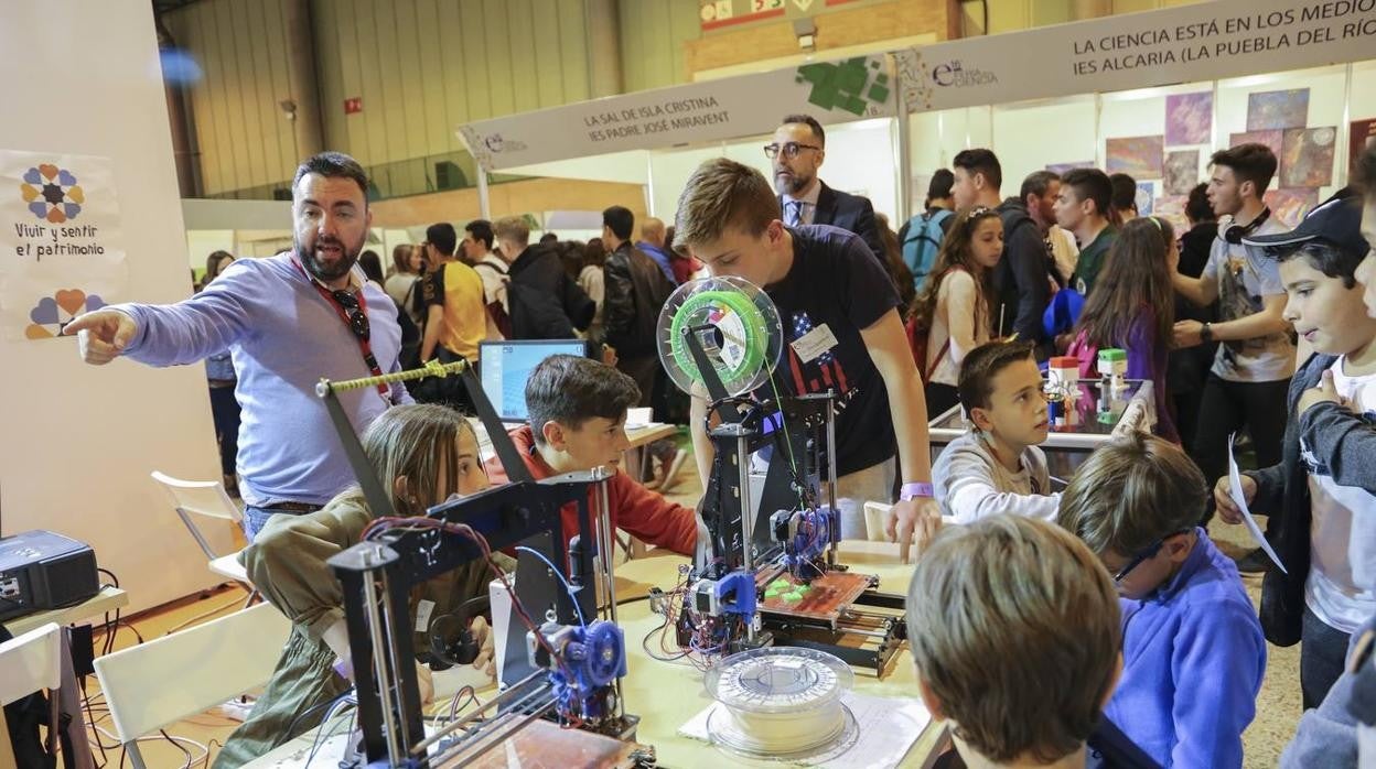 Actividades en la Feria de la Ciencia de Sevilla, en sus ediciones presenciales antes del Covid-19