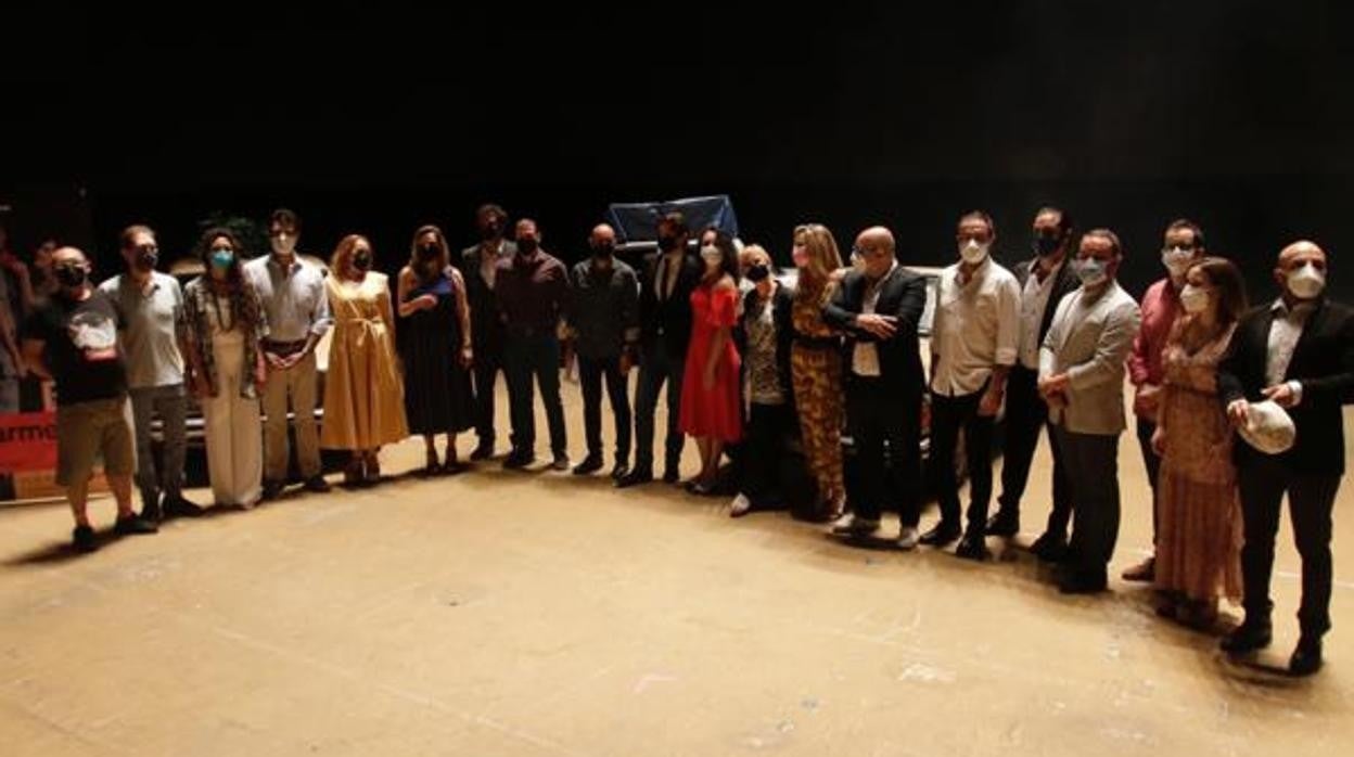 El elenco artístico de 'Carmen' en el escenario del Teatro de la Maestranza