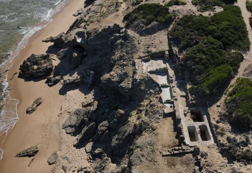 Vista aérea de los restos romanos descubiertos en Cabo Trafalgar