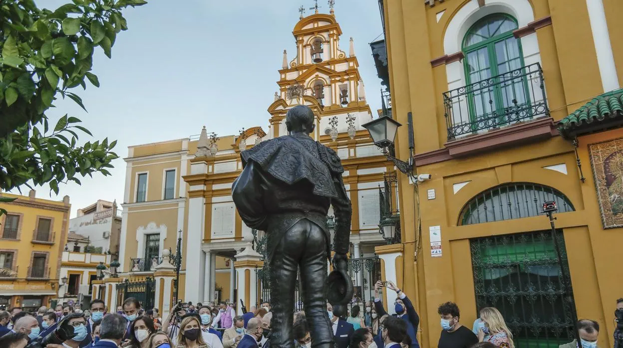 El monumento a 'Joselito el Gallo' busca representar su último paseíllo hacia la Virgen de la Esperanza