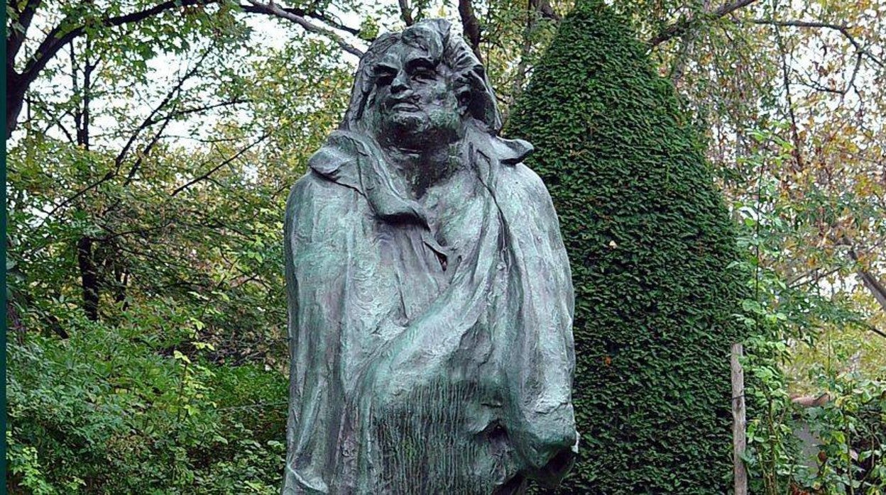 La estatua mide 2,70 metros de altura. Rodin renuncia a mostrar el cuerpo, oculto por una capa, para destacar la cabeza de Balzac (detalle)