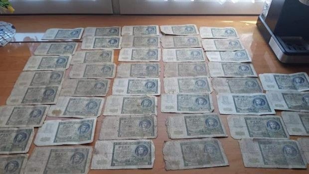 Encuentran en un granero de Polonia un alijo de billetes ocultados a los nazis en la Segunda Guerra Mundial