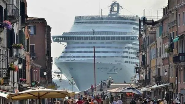La Unesco amenaza con incluir a Venecia en la lista de patrimonio en peligro si no impide la entrada de cruceros