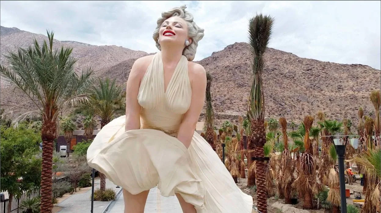 La estatua de Marilyn Monroe, frente al Museo de Arte de Palm Springs, en California