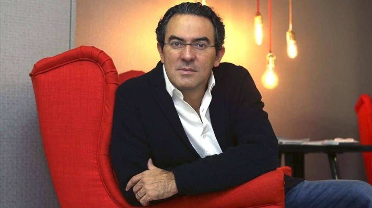 Con ‘El ruido de las cosas al caer’, Juan Gabriel Vásquez obtuvo el Premio Alfaguara de Novela