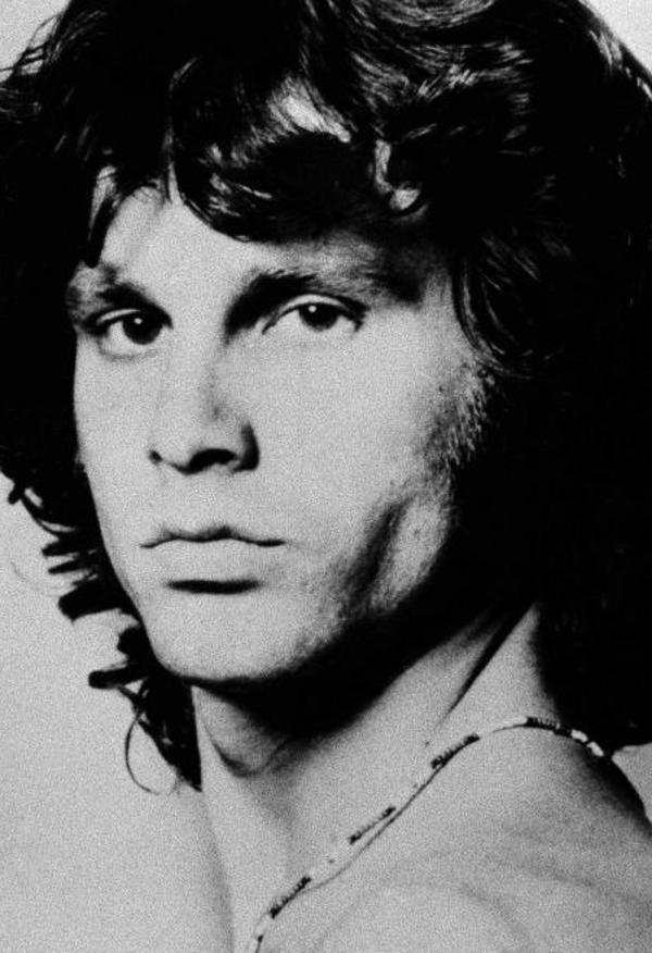 La muerte del cantante Jim Morrison hizo correr ríos de tinta