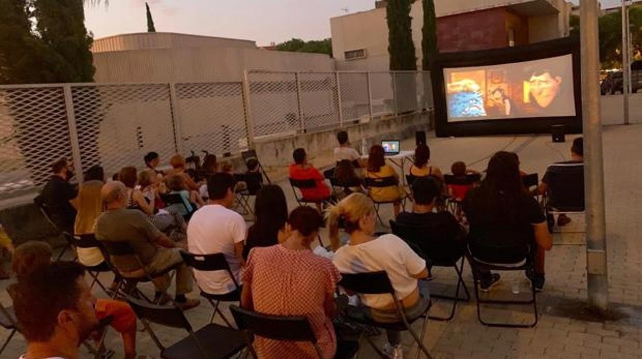 Una de las sesiones de cine de verano en los distritos municipales de Sevilla