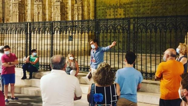 Noches de paseo por la historia de Sevilla