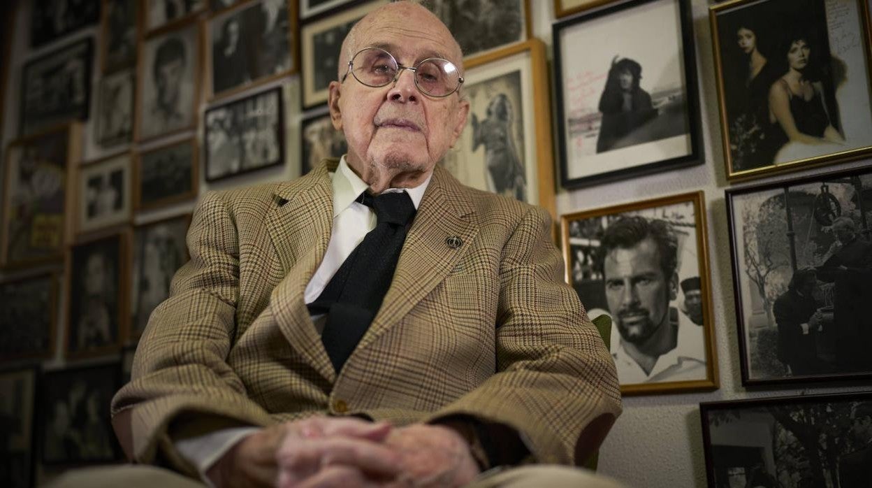 Enrique Herreros jr., en el despacho de su casa