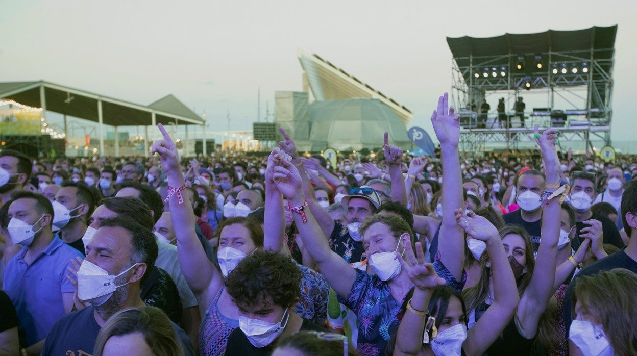 Público con mascarilla en las primeras filas de uno de los conciertos del Cruïlla