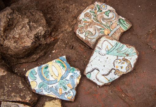 Fragmentos de azulejos sevillanos recuperados