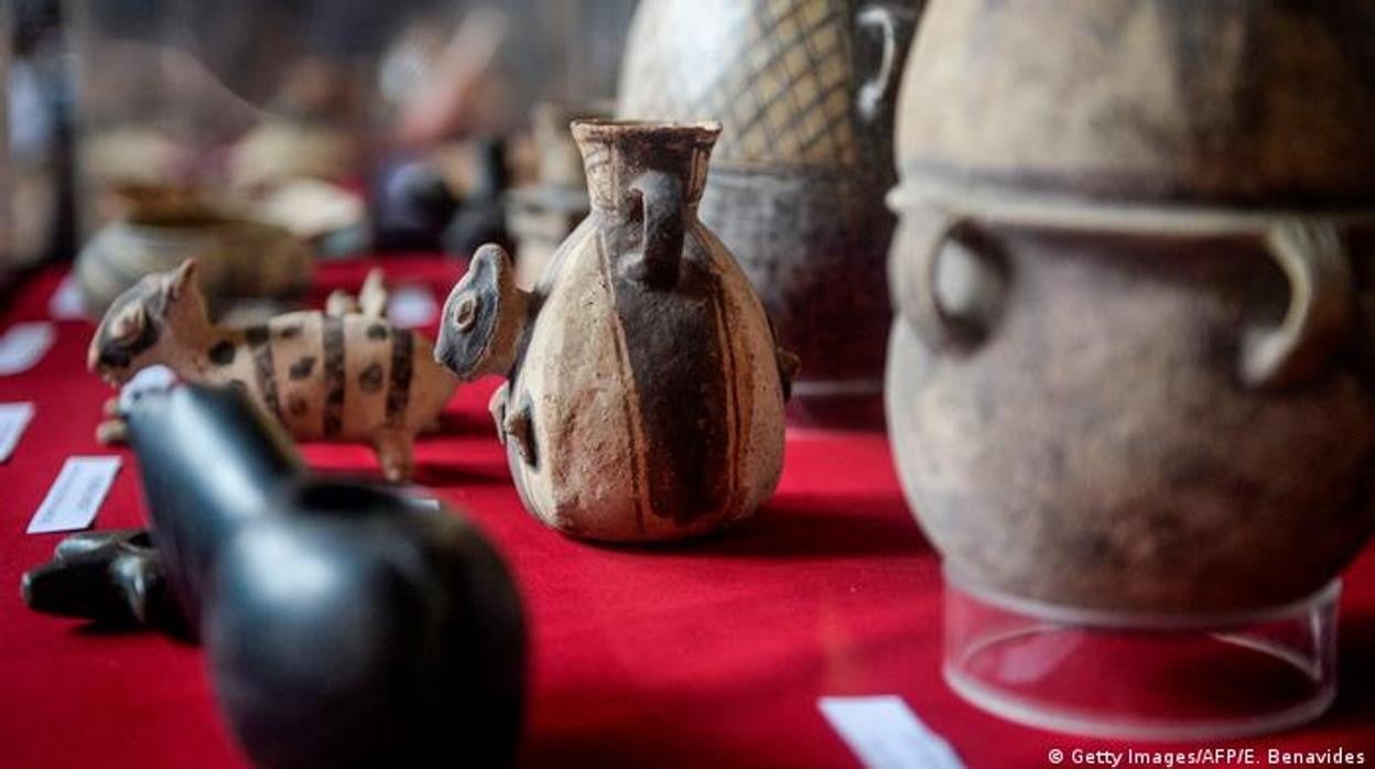 Italia devuelve a Perú dos piezas arqueológicas encontradas en un convento romano