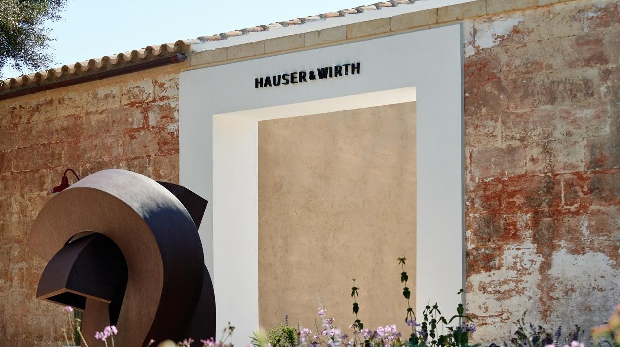 Puerta de entrada a Hauser &amp; Wirth Menorca