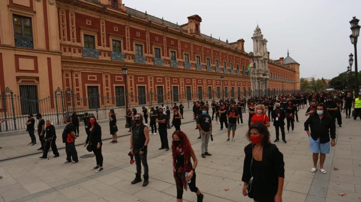 Imagen de una manifestación de artistas convocada por Alerta Roja