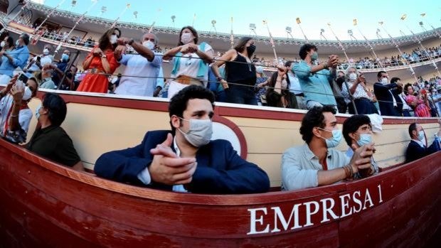 Froilán de Marichalar y Borbón, entre los asistentes a la corrida de Morante junto a Santiago Abascal