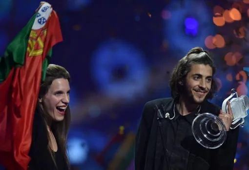 Luísa y Salvador Sobral celebran el triunfo de Portugal en Eurovisión en 2017
