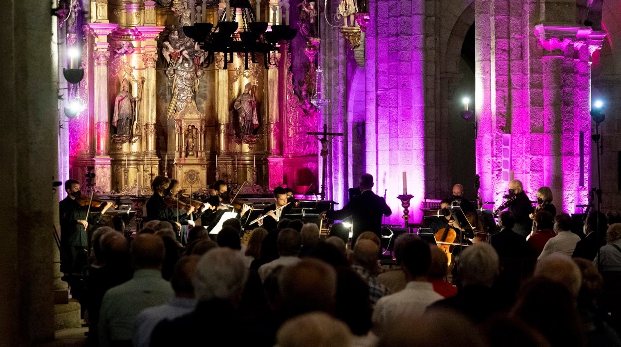 La Orquesta Sinfónica de Galicia, en la Catedral de Mondoñedo