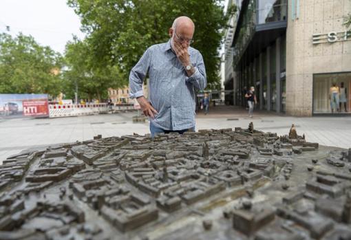 Fernando Aramburu: «Estamos al borde de la catástrofe y seguimos con la Guerra Civil y Cataluña»