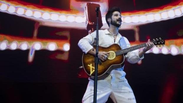 Música, Camilo y bigote para Sevilla