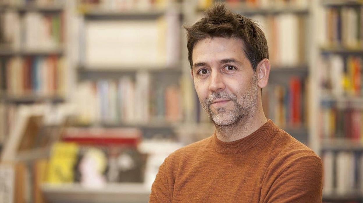 El escritor y docente Óscar Martínez