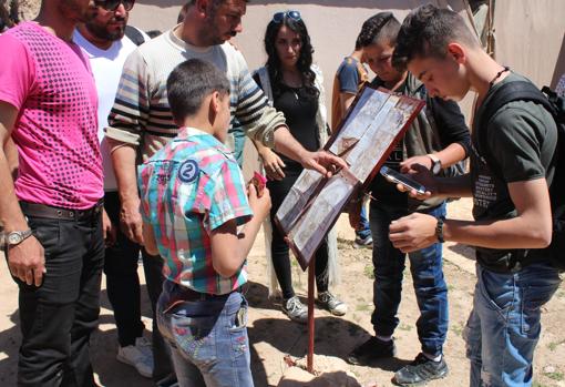 Visita escolar al yacimiento de Urkesh