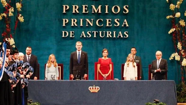 Los Reyes, la Heredera y la Infanta, en la entrega de los premios Princesa de Asturias de 2019