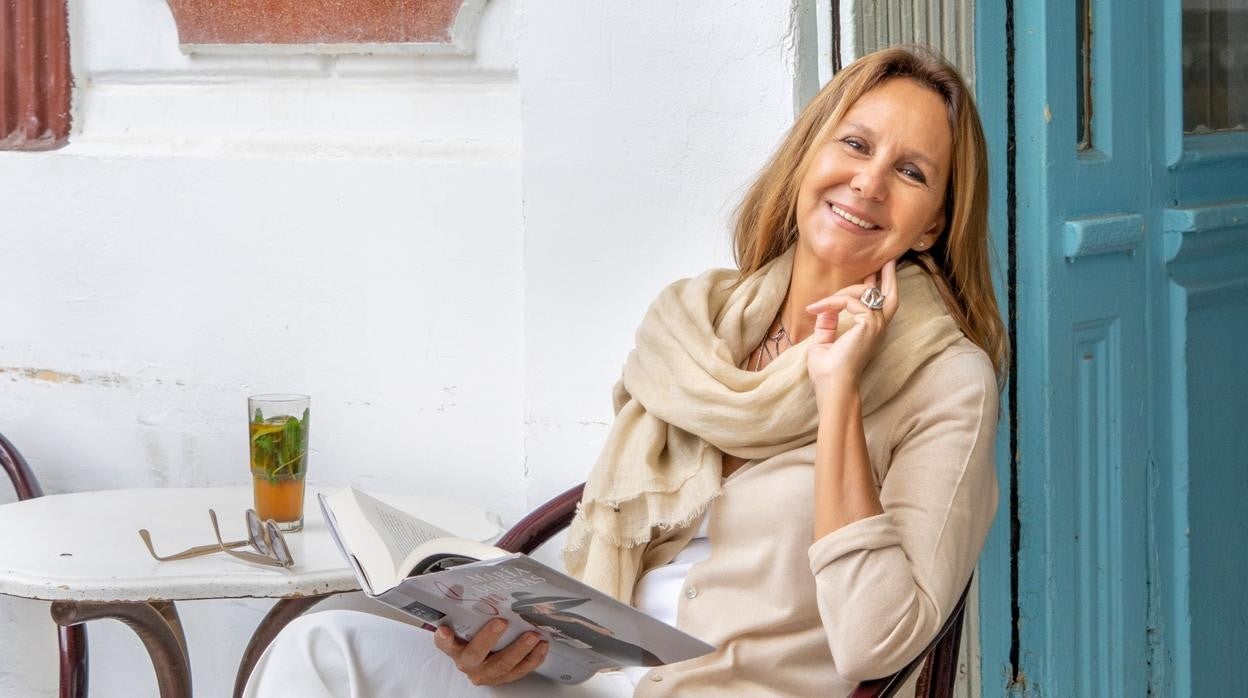 María Dueñas en el Café Tingis de Tánger