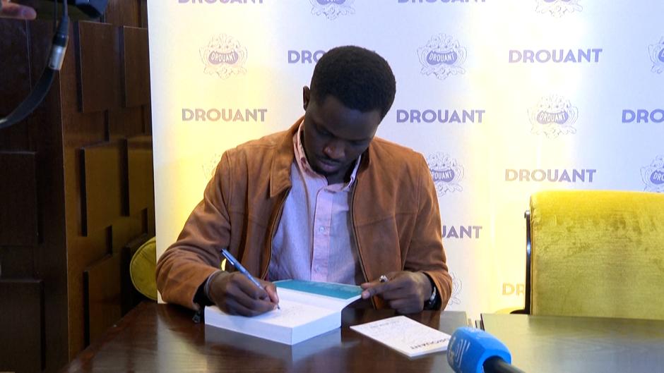 El escritor senegalés Mohamed Mbougar Sarr gana el premio Goncourt