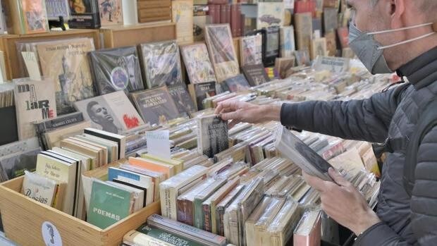 La Feria del Libro Antiguo de Sevilla se acerca a las cifras de 2019