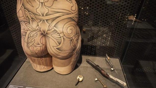 El día que el tatuaje dejó de ser macarra y entró al museo