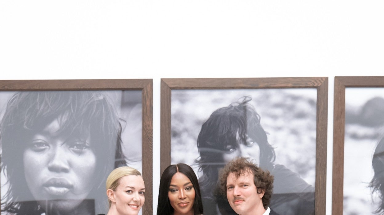 Marta Ortega, Naomi Campbell y Benjamin Lindbergh, en la cena que hubo el miércoles en la exposición SASKIA LAWAKS