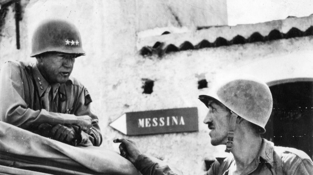 El teniente coronel Bernard habla con George S. Patton el 18 de julio de 1943