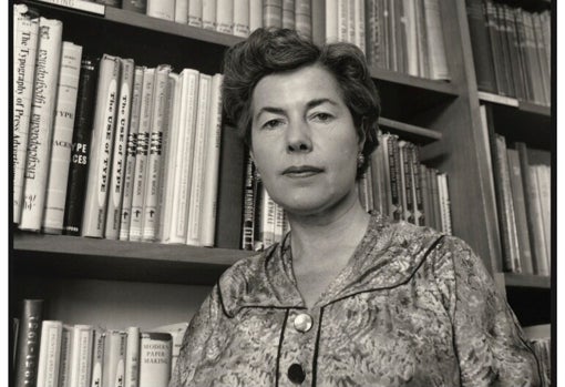 Christina Foyle, apodada la ‘reina roja de Charing Cross Road’