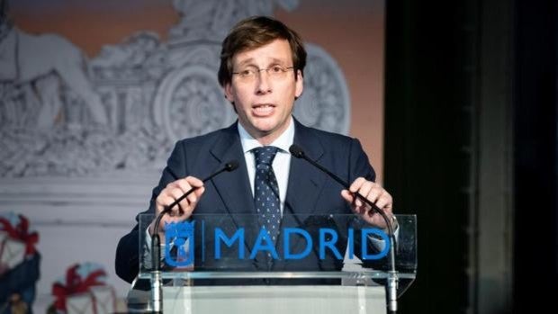 Almeida: «Almudena Grandes no merece ser Hija Predilecta de Madrid, pero hemos sacado los Presupuestos»