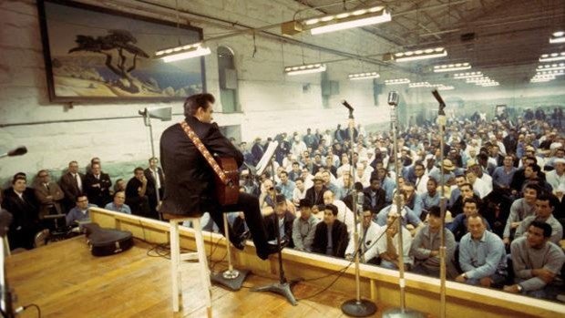 El día que Johnny Cash grabó en la prisión de Folsom para renacer del pozo de sus excesos