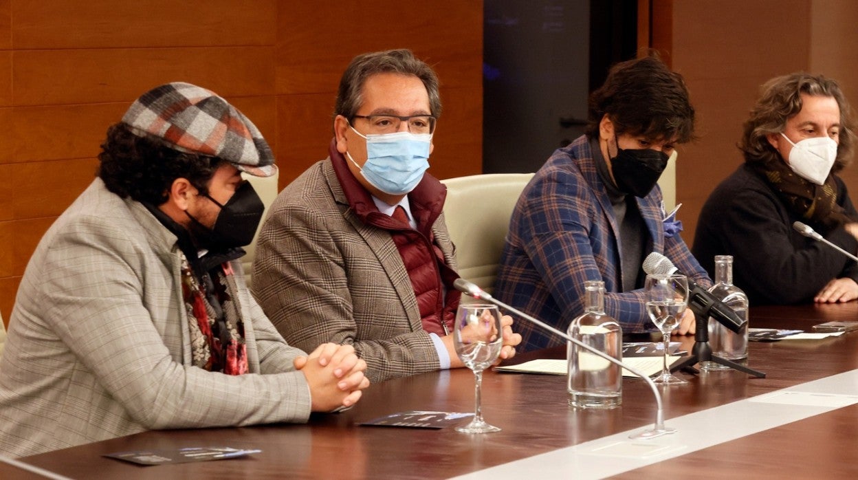 Rafael de Utrera, Antonio Pulido, Manuel Lombo y Javier Barón, durante la presentación de los Jueves Flamencos de Cajasol