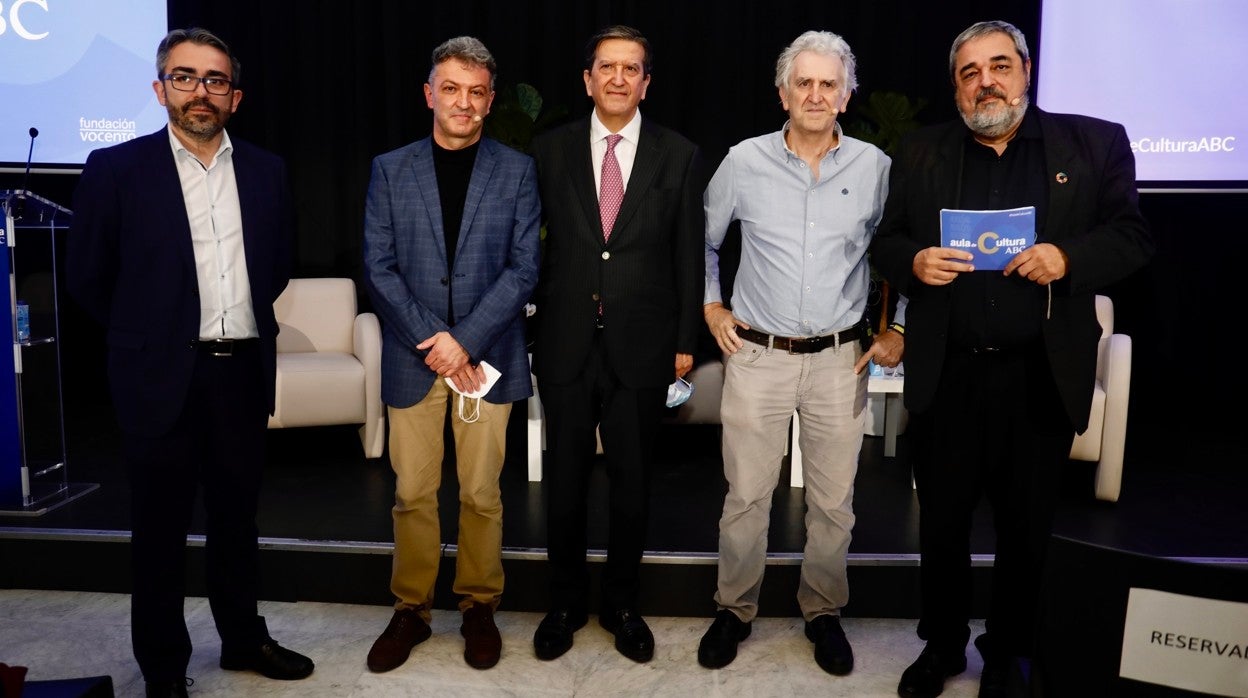 Juan Luis Arsuaga y Manuel Martín-Loeches, en el Aula de Cultura ABC