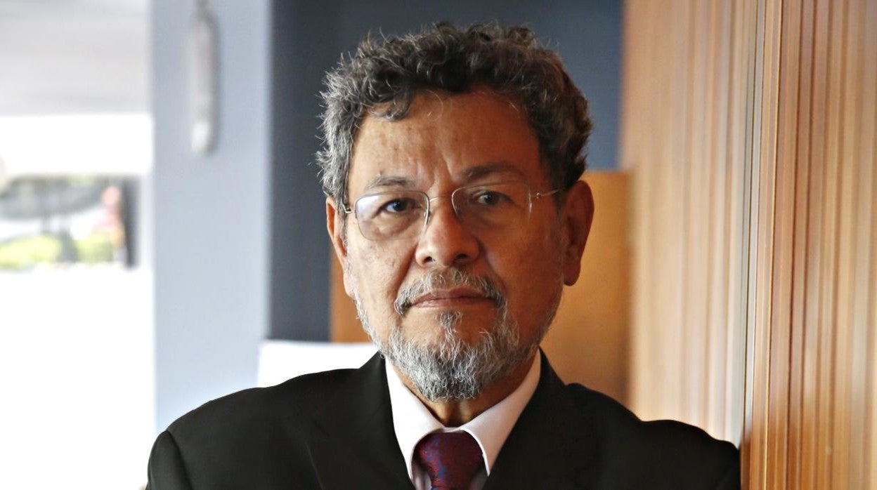 El escritor mexicano Élmer Mendoza.