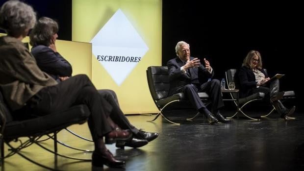 El inolvidable encuentro en Málaga entre Mario Vargas Llosa y Mircea Cartarescu