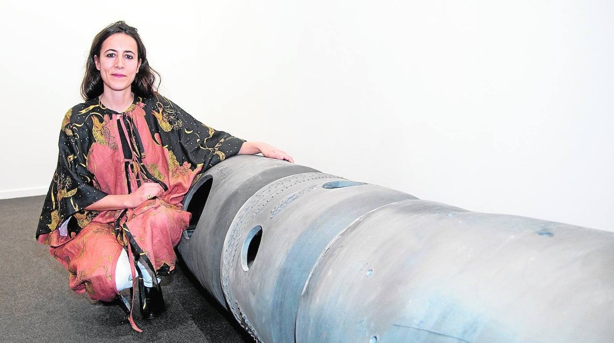 Estruch, junto a la escultura de cerámica que usa como parte de su obra 'Zócalo'