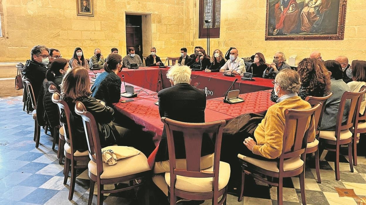 Reunión que mantuvo el alcalde el pasado jueves con representantes del sector cultural