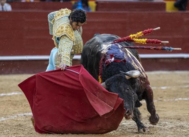La llama de Morante frente al agua fría de Valencia